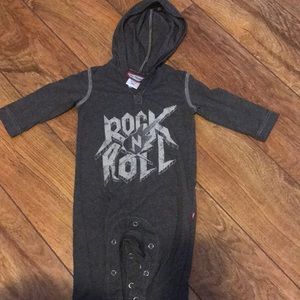 GUC adorable 3-6M City Threads rock n roll romper